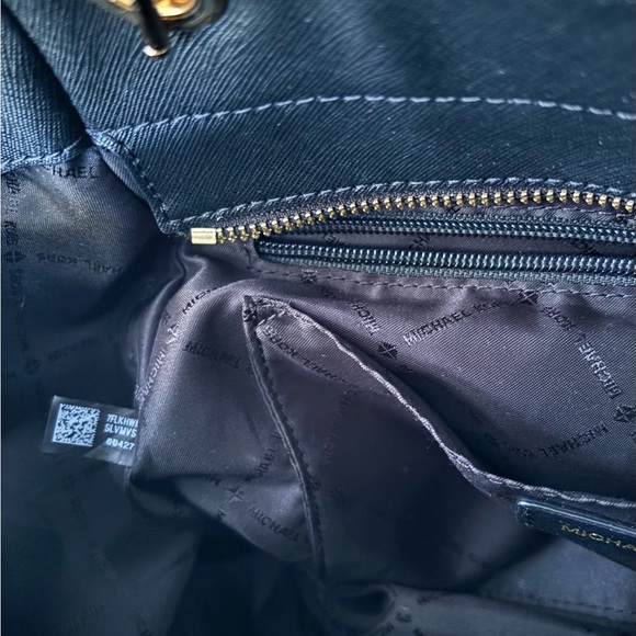 Michael Kors Jet Set Shoulder Bag - Picture 5 of 10